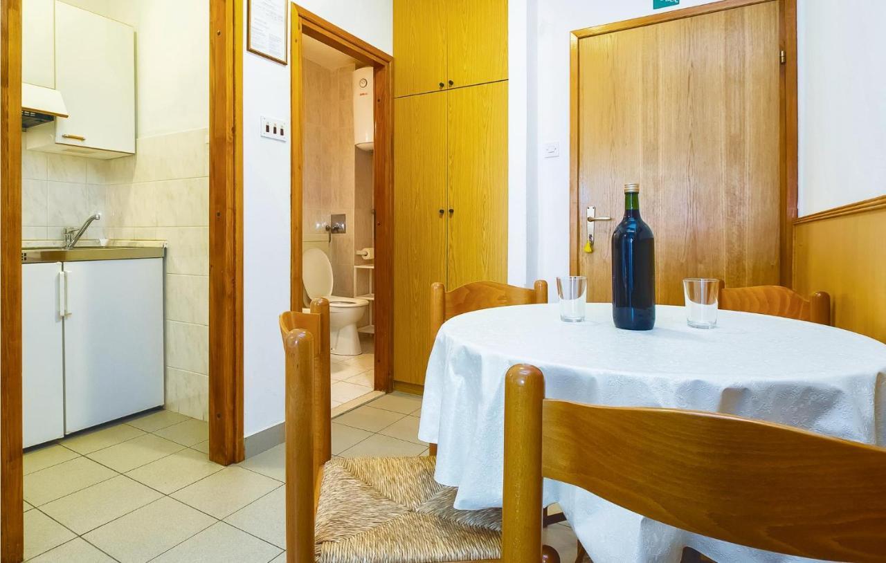 Cozy Apartment In Lokva Rogoznica With Wifi 외부 사진