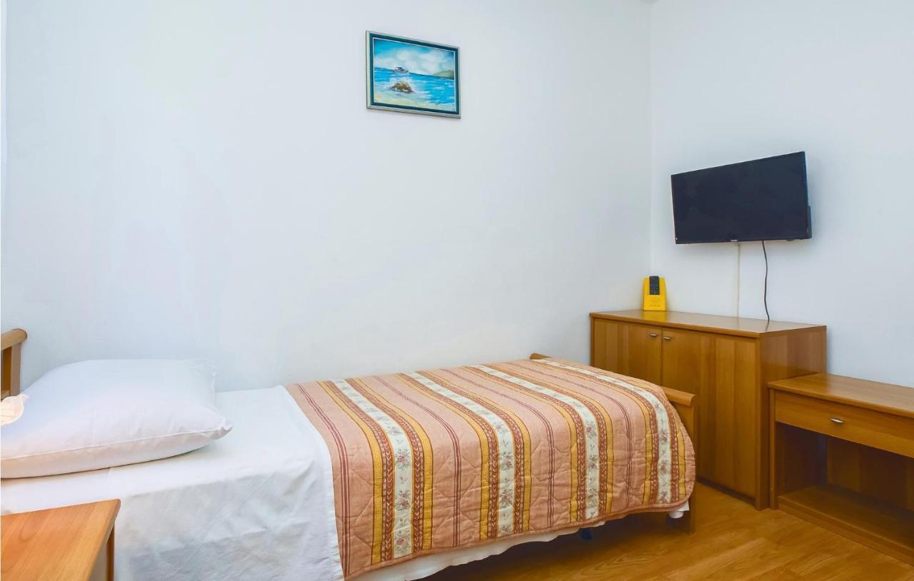 Cozy Apartment In Lokva Rogoznica With Wifi 외부 사진