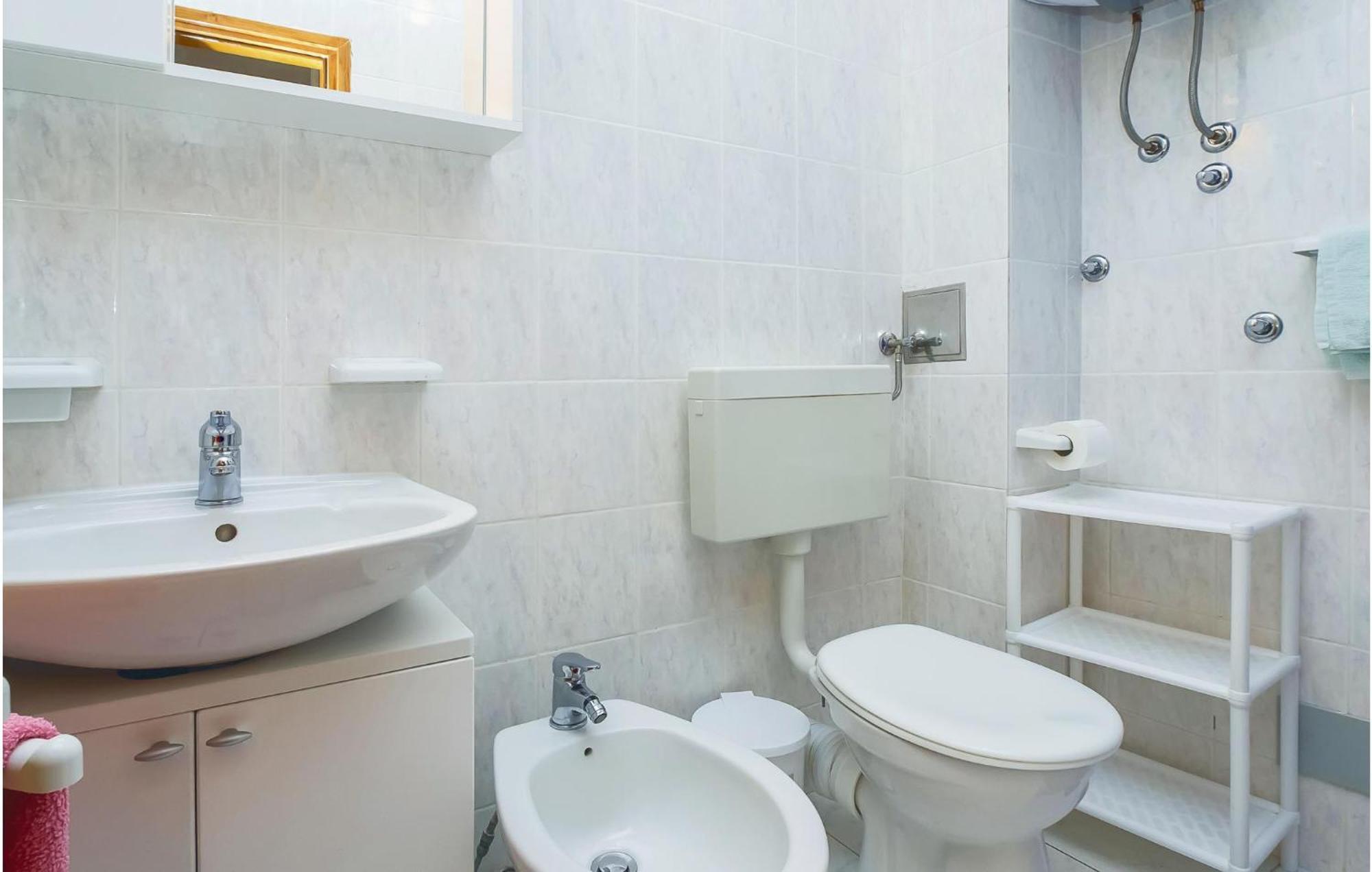 Cozy Apartment In Lokva Rogoznica With Wifi 외부 사진