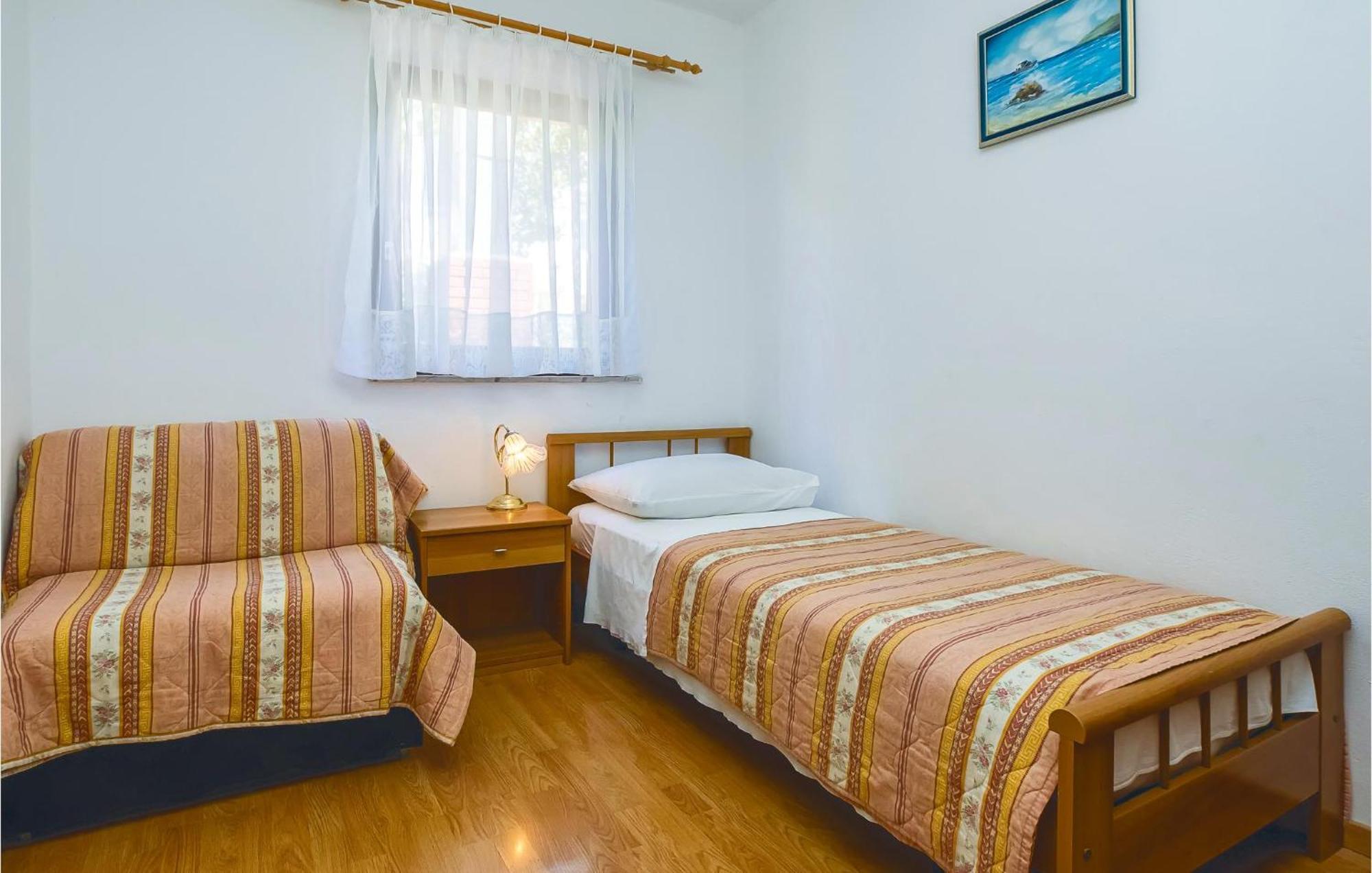 Cozy Apartment In Lokva Rogoznica With Wifi 외부 사진